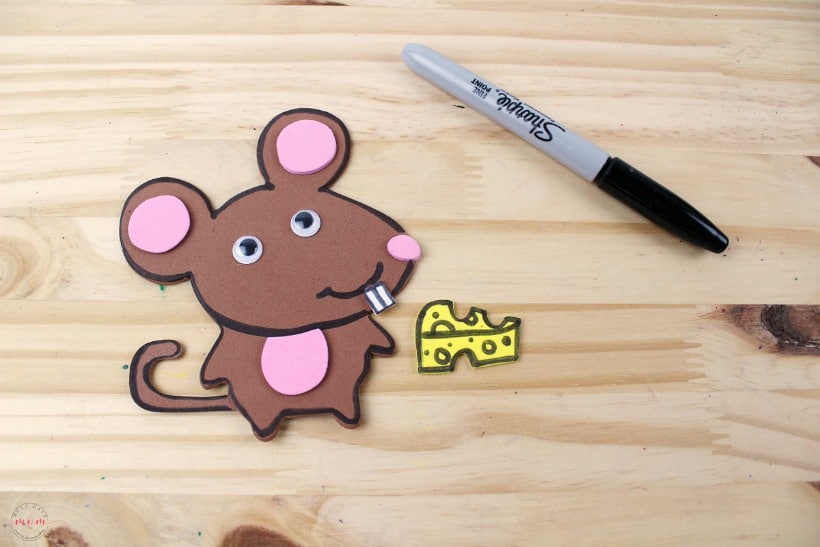 Weekly letter craft M is for Mouse. Free printables for preschool letter craft.