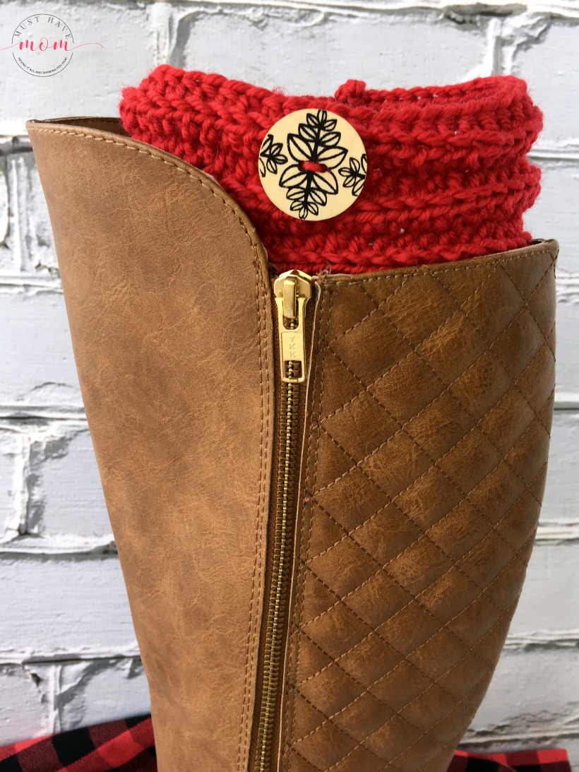 Easy reversible crochet boot cuffs free pattern perfect for beginners. Great crochet gift idea!