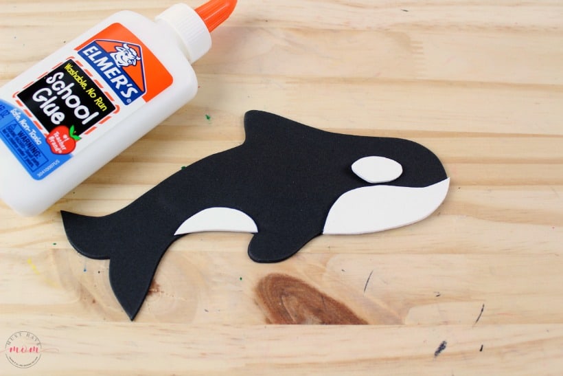 Weekly letter craft O is for Orca. Great for preschool letter recognition. Free printables for teachers and parents!