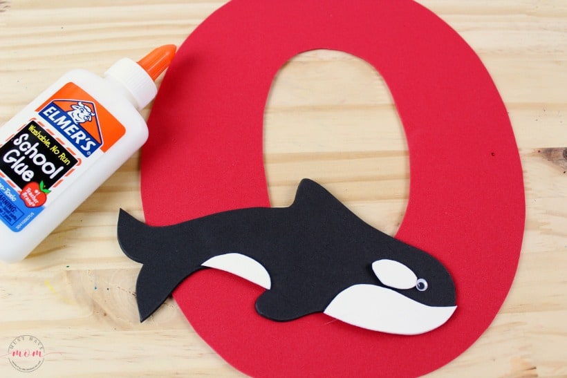 Weekly letter craft O is for Orca. Great for preschool letter recognition. Free printables for teachers and parents!