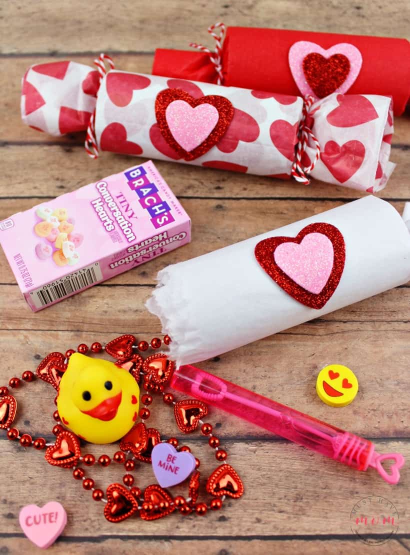 Toilet paper roll crafts for Valentine's Day! Easy and inexpensive Valentine's Day treat poppers for parties.