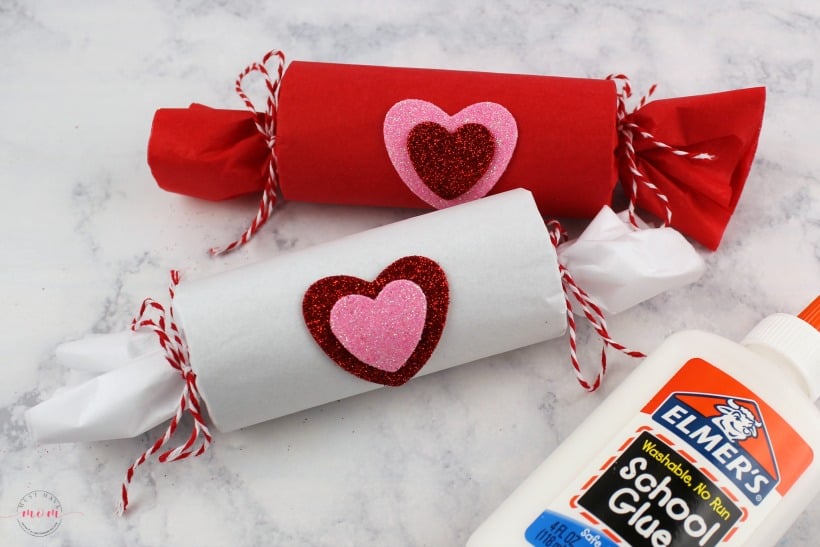 Toilet paper roll crafts for Valentine's Day! Easy and inexpensive Valentine's Day treat poppers for parties.
