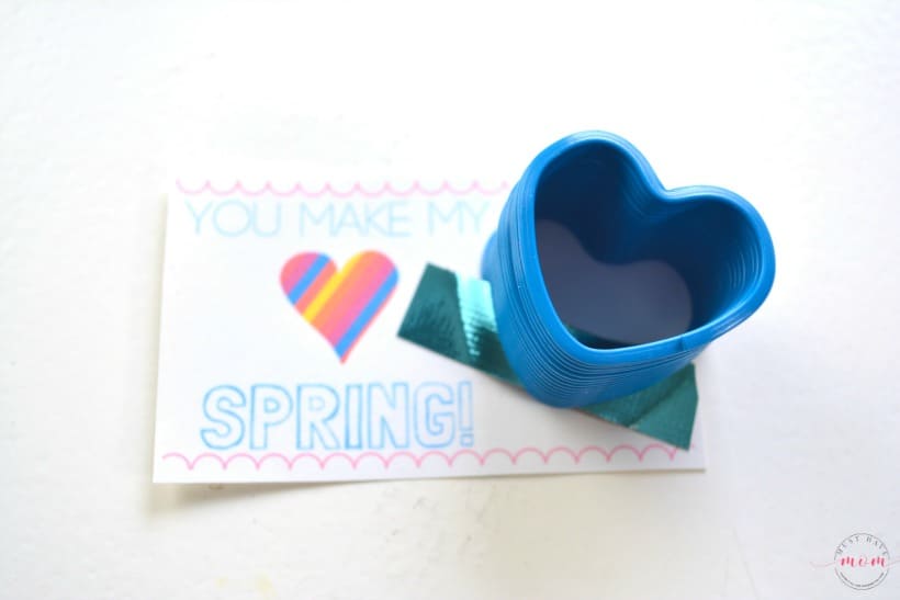 Free Valentine Printable classroom exchange cards. Pair with a heart slinky for a cute non-food Valentine's Day card.