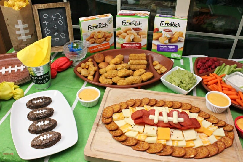 Quick and easy football party ideas for a pinterest-worthy big game party without all the work! Best football party appetizers!