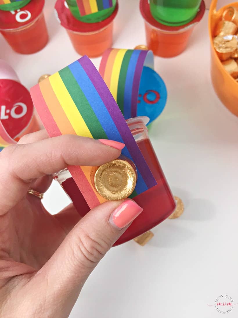 Quick & Easy Over the Rainbow Jello Treats with free printable rainbows! Great St. Patrick's Day food idea.