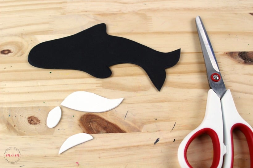 Weekly letter craft O is for Orca. Great for preschool letter recognition. Free printables for teachers and parents!