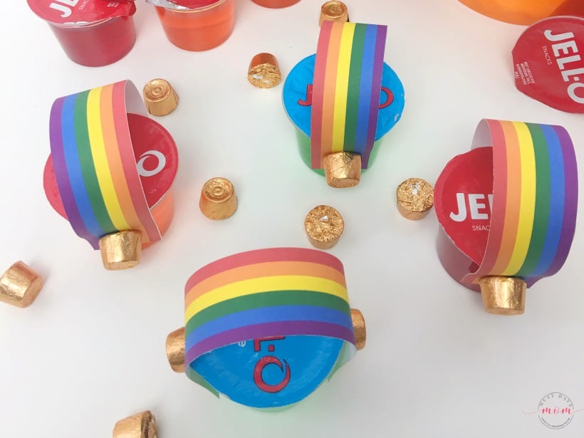 Quick & Easy Over the Rainbow Jello Treats with free printable rainbows! Great St. Patrick's Day food idea.