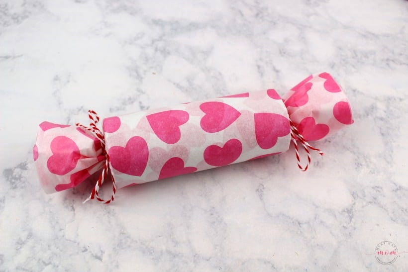 Toilet paper roll crafts for Valentine's Day! Easy and inexpensive Valentine's Day treat poppers for parties.