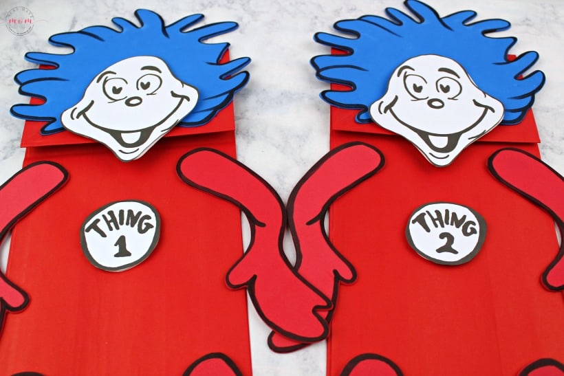 Thing 1 and Thing 2 Puppets Dr. Seuss Crafts with Free Printable templates. Fun Cat in the Hat Craft!