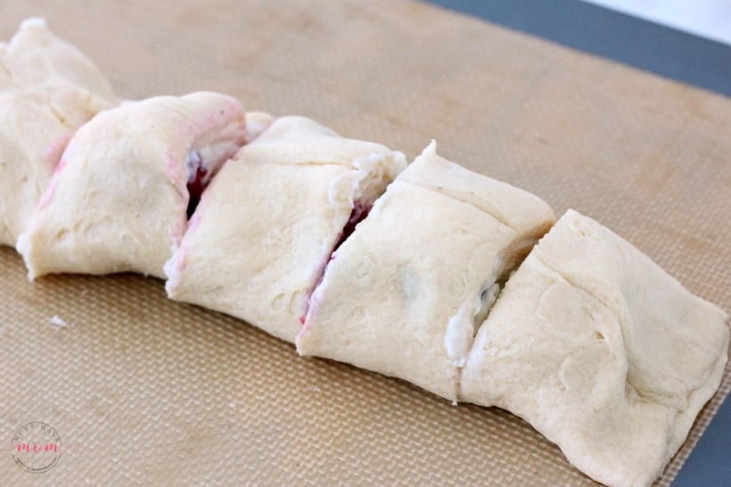 Triple Berry & Cream Cheese Ring - Pillsbury Crescent Roll Recipe - Must  Have Mom