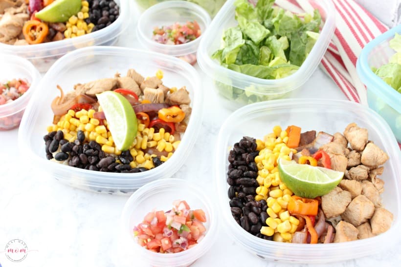 Make ahead lunch ideas - Copycat Chipotle burrito bowl recipe. Make on Sunday and have lunch all week!