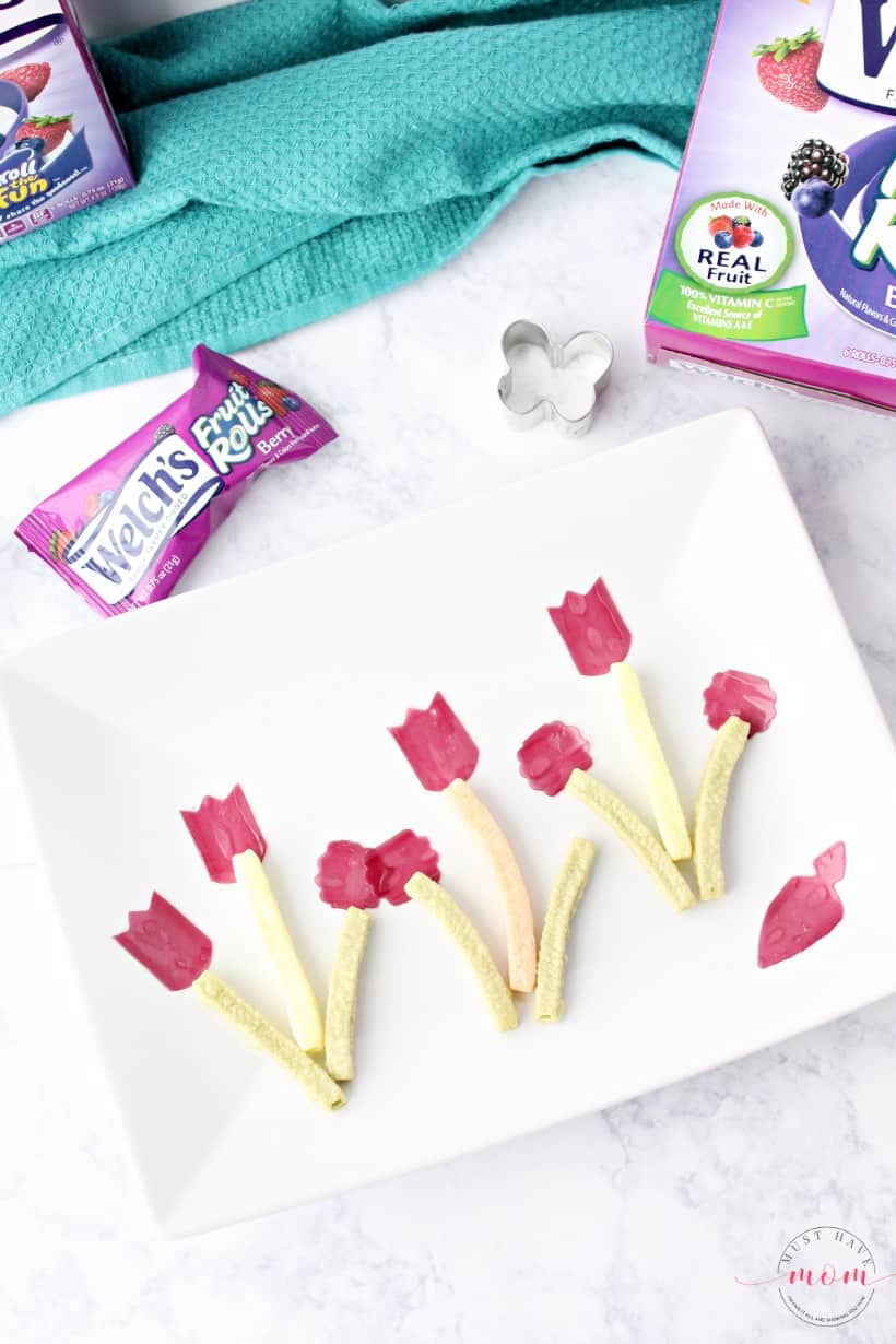 Fun kids snack ideas! Fruit and veggie garden snack.