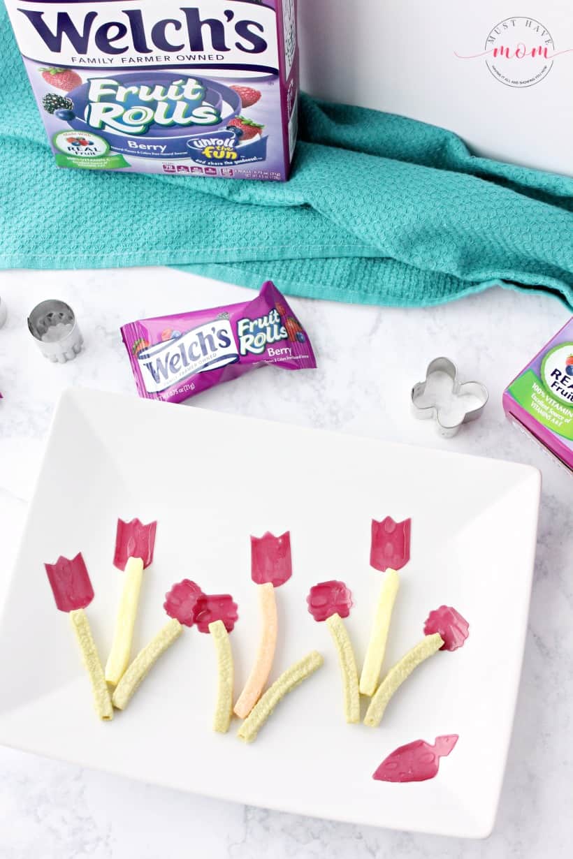 Fun kids snack ideas! Fruit and veggie garden snack.