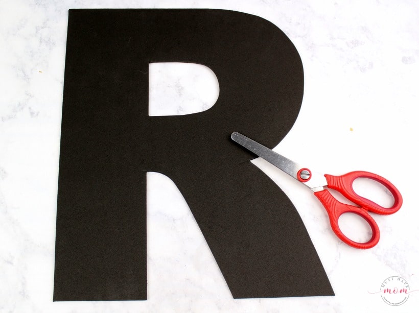 R is for Rainbow letter craft for kids! Fun weekly letter craft series with free printable templates for fun kids activities.