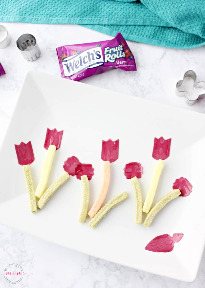 Fun kids snack ideas! Fruit and veggie garden snack.