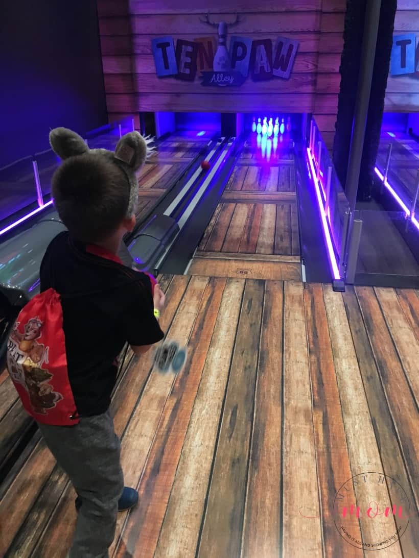 Great Wolf Lodge Ten Paw Alley