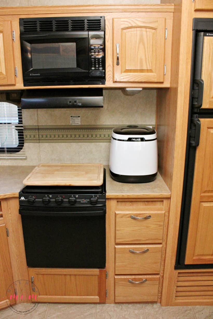 Best Countertop Ice Maker For Your RV Must Have Mom