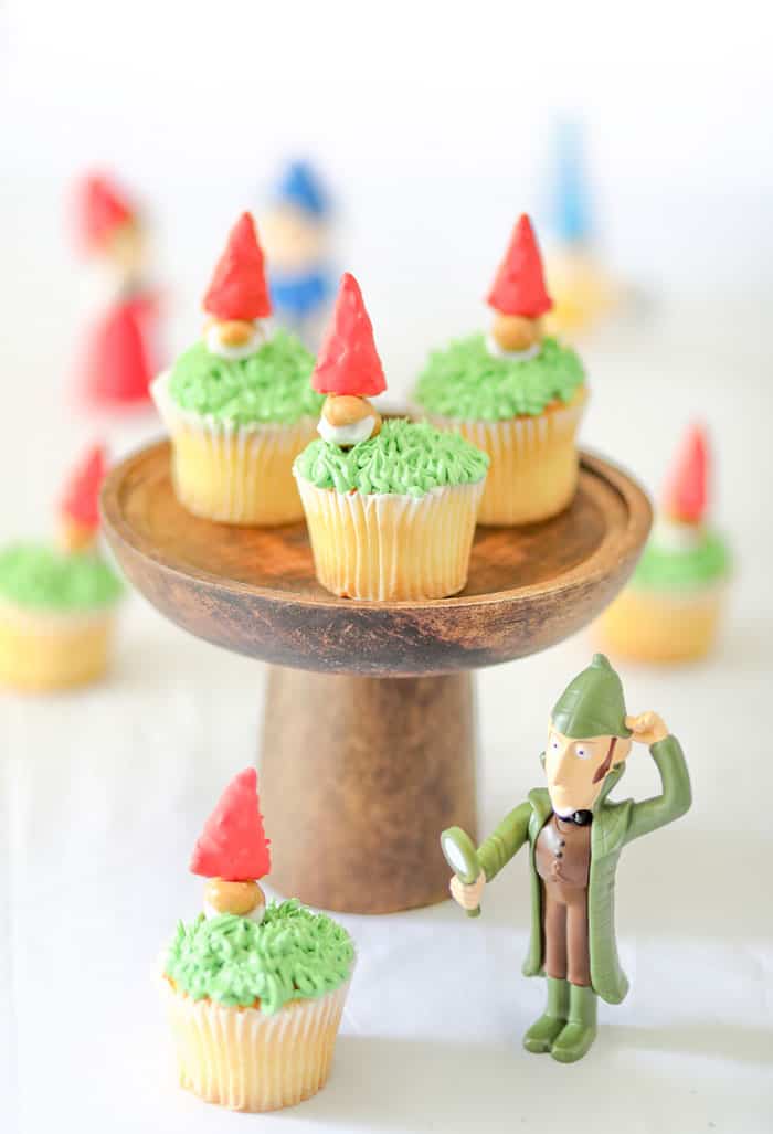 Sherlock Gnomes cupcakes