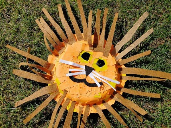 Lion mask paper plate craft 2 Must Have Mom Lion mask paper plate craft 2 Must Have Mom