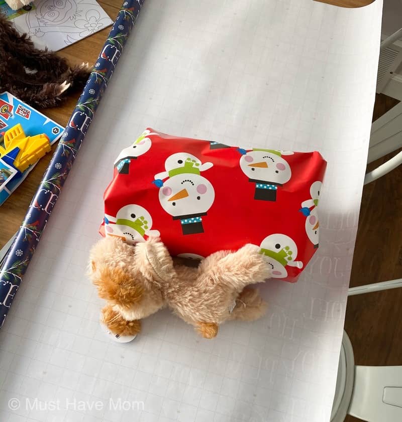 how to make a christmas wrapping paper gift game