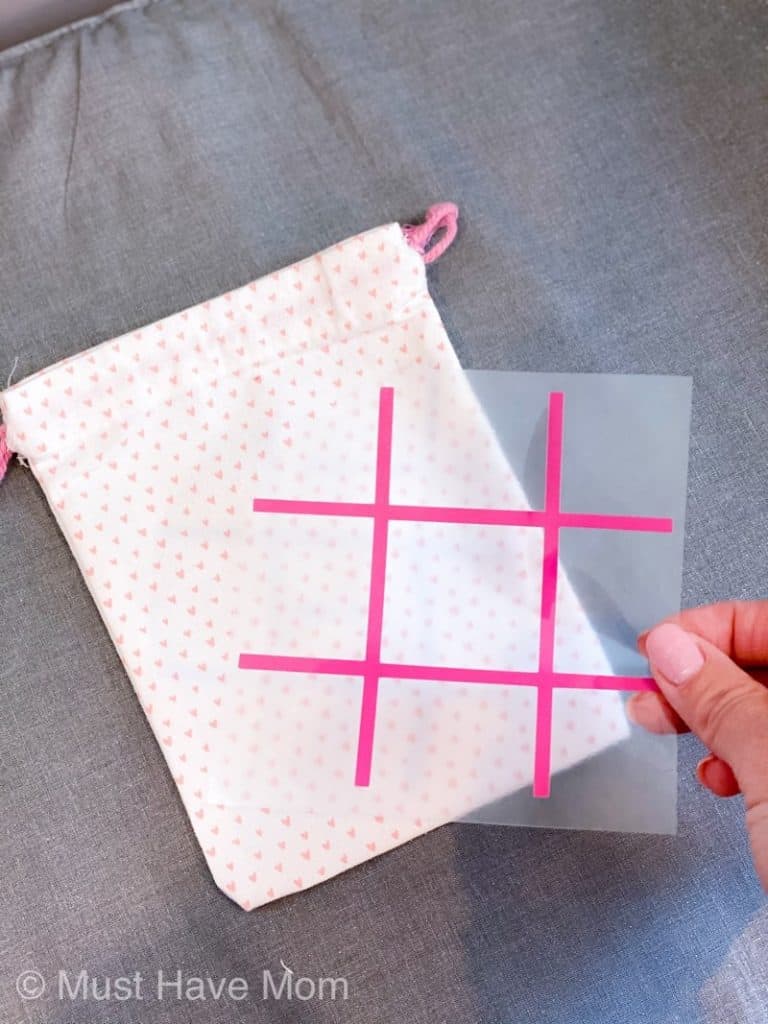 how to put tic tac toe board on cotton bag