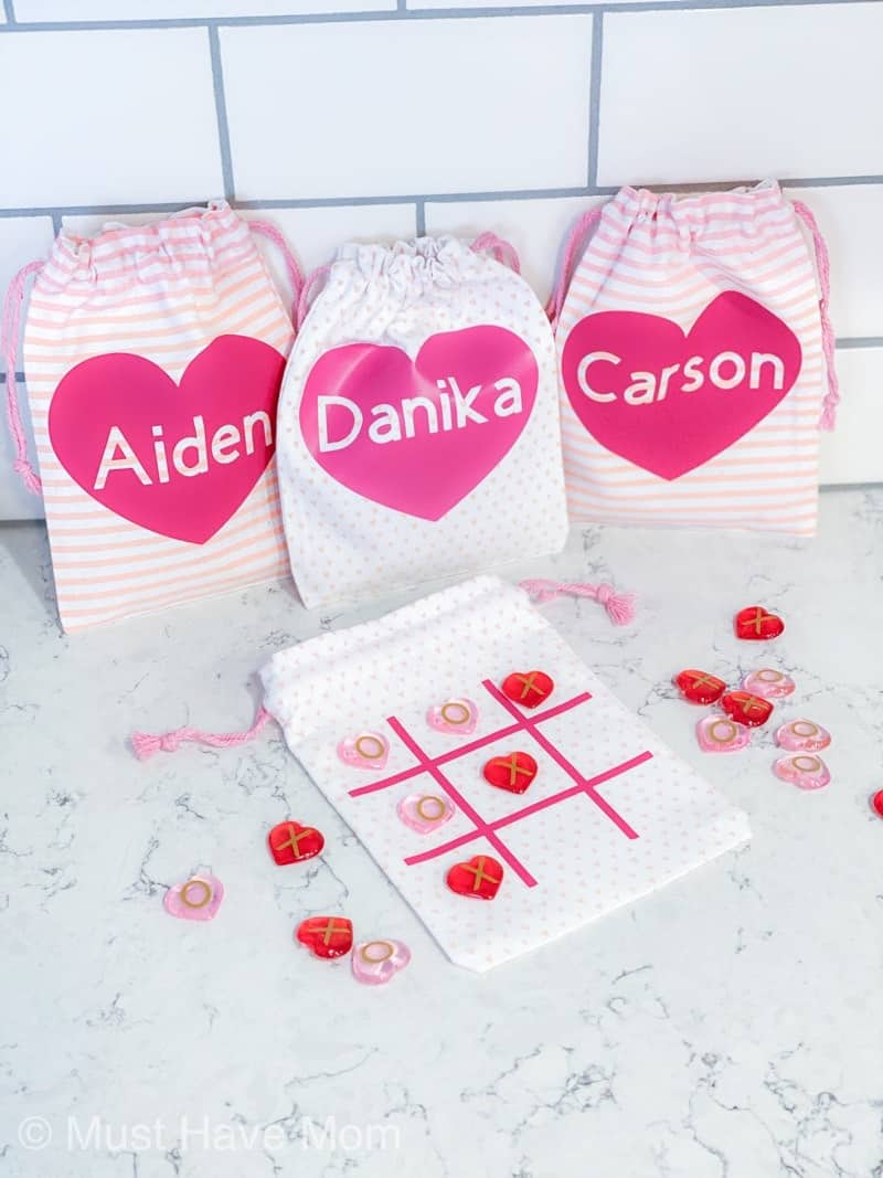 Cricut Valentine’s Day Tic Tac Toe Bags