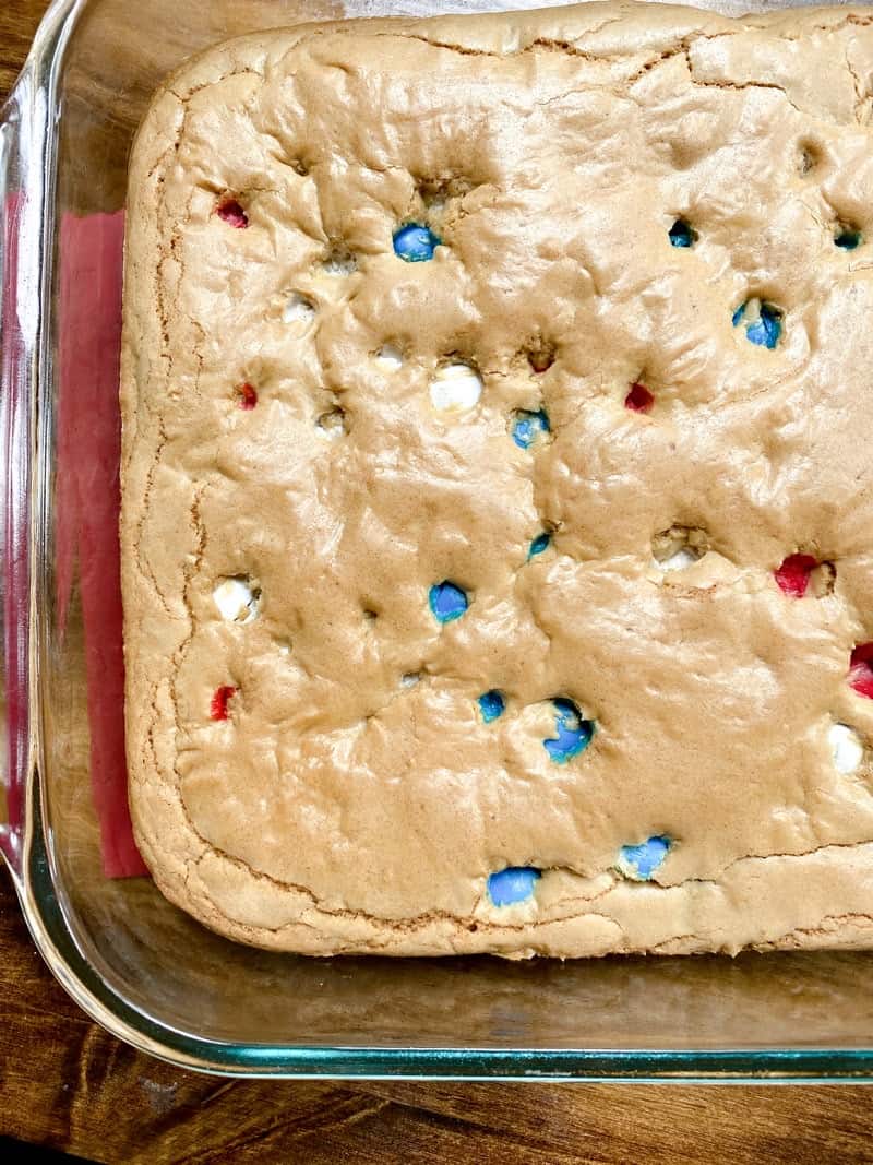 baking cookie bars