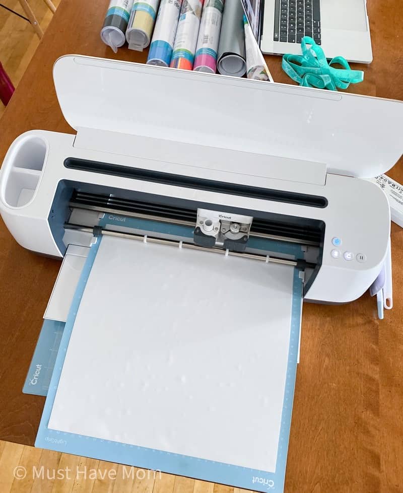 Cricut maker cutting vinyl