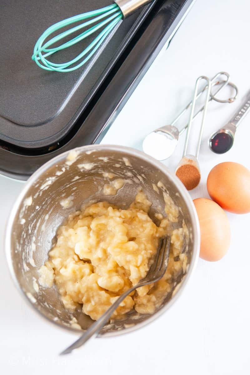 mix together ingredients for weight watchers breakfast pancakes