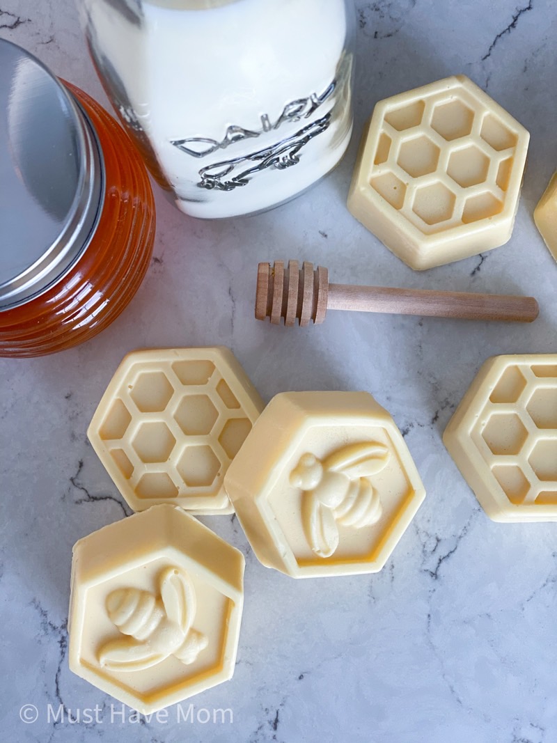 Homemade Soap Recipe – 10 Minute Bee Soaps!