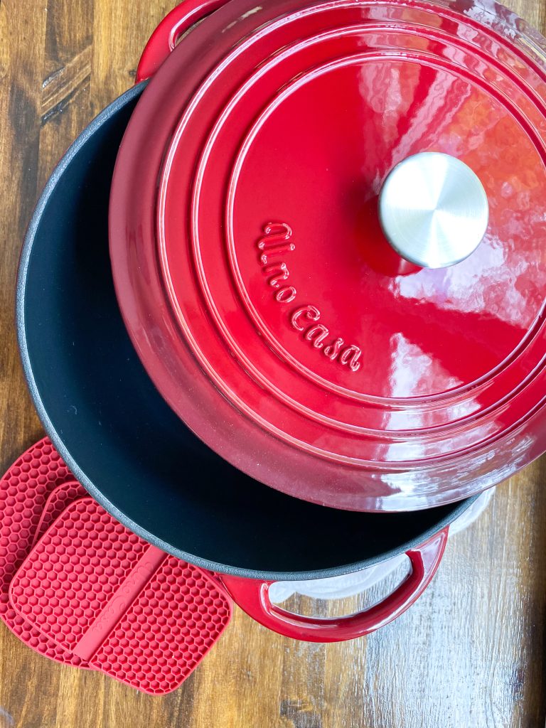 Uno Casa enameled dutch oven