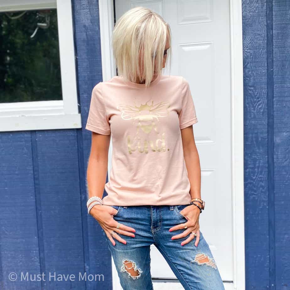 How to Make T-shirts with Cricut * Moms and Crafters