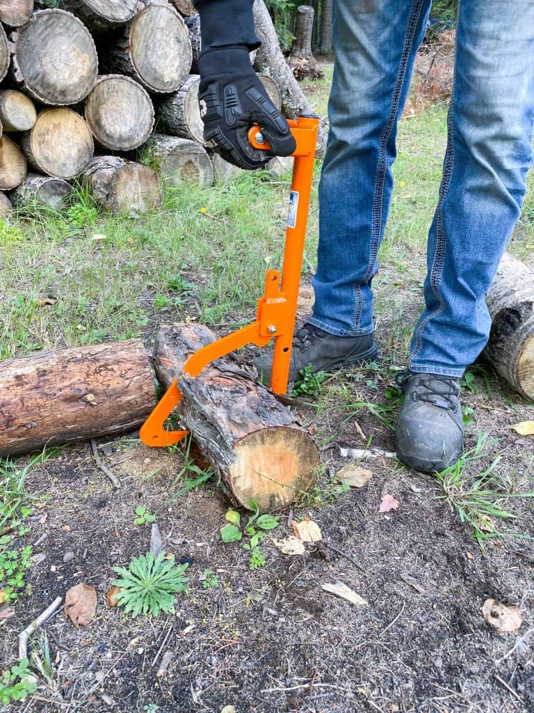 easily lift logs for wood stacking